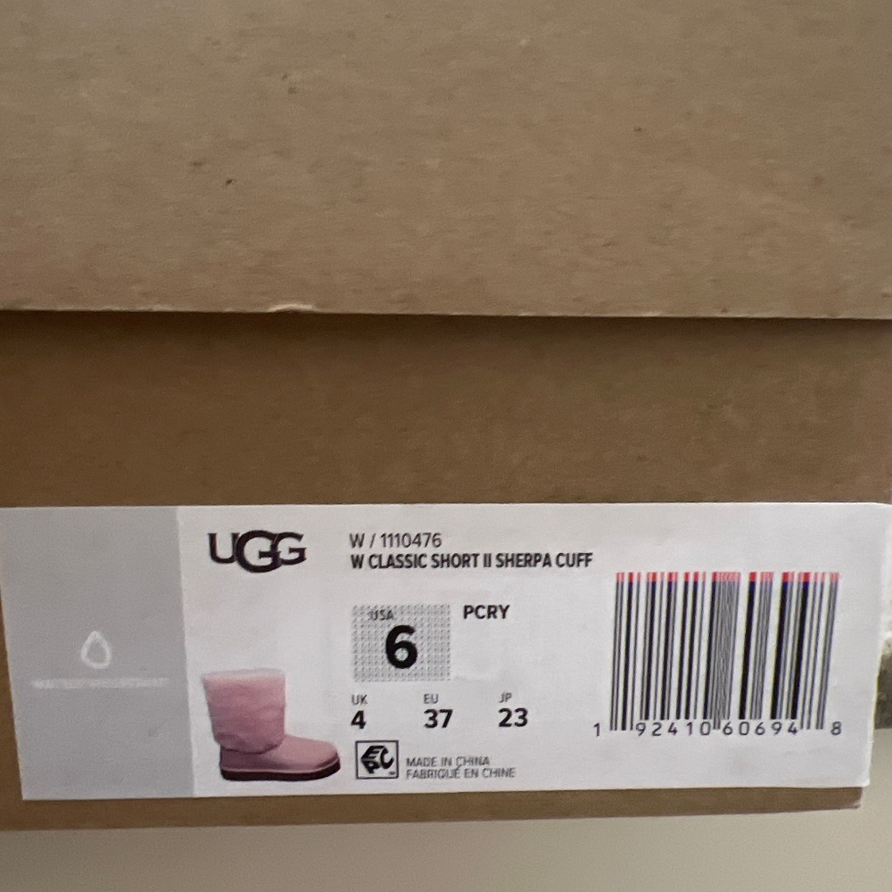 UGG Classic Short II Sherpa Cuff